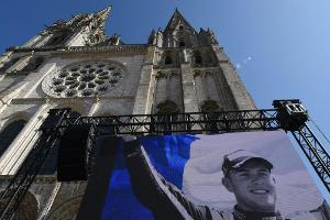 Emotionaler Abschied von Formel-2-Pilot Hubert in Chartres