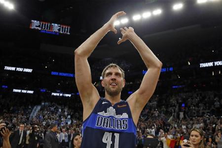 Nowitzkis Silhouette auf dem Mavericks-Court: 