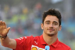 Formel 1: Leclerc bleibt nach dem Start vorn, Hamilton wehrt Vettel ab