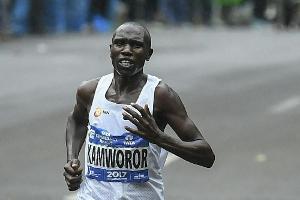 58:01 Minuten: Kenianer Kamoworor knackt Halbmarathon-Weltrekord