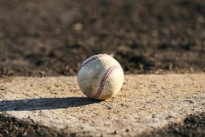 Baseball: Atlantas Culberson von 145-km/h-Wurf im Gesicht getroffen
