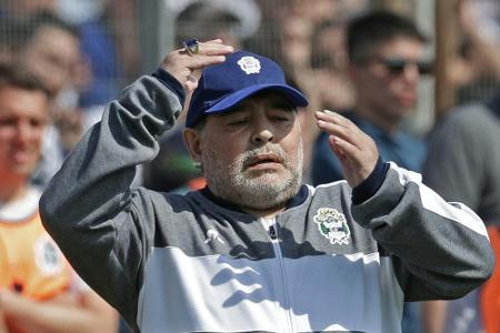 Maradona-Debüt bei La Plata: Niederlage gegen Meister Racing Club Maradona-Debüt bei La Plata: Niederlage gegen Meister Racing Club