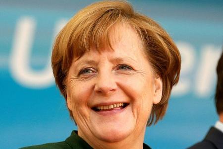 Medien: Kanzlerin Merkel bei Keller-Wahl auf DFB-Bundestag dabei Medien: Kanzlerin Merkel bei Keller-Wahl auf DFB-Bundestag dabei
