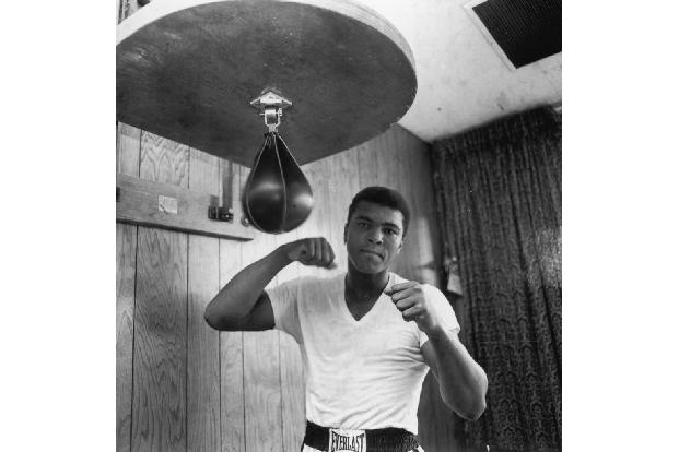 'The Greatest' wurde als einziger Boxer dreimal unumstrittener Schwergewichtsweltmeister. Außerdem Olympiasieger 1960 und 'S...