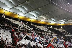 "Hochgradig fragwürdig": Eintracht Frankfurt kritisiert Aufenthaltsverbot für Fans in Lüttich