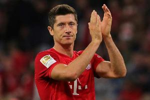 Flick: Lewandowski muss "irgendwann" operiert werden