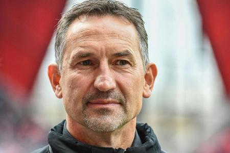 FC-Coach Beierlorzer nach Derbypleite vor dem Aus FC-Coach Beierlorzer nach Derbypleite vor dem Aus