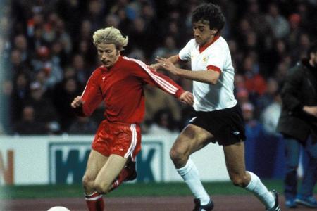 Mit umgerechnet fast 1,3 Mio. Mark wurde Del'Haye 1980 der erste Millionen-Transfer des FC Bayern. Als frisch gebackener Eur...