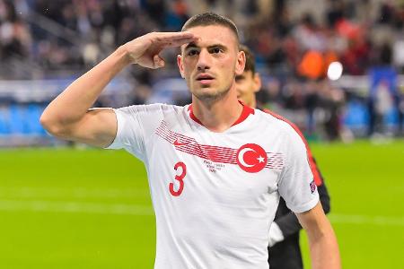 Schon im letzten Spiel hatte es massive Kritik an den Sympathiebekundungen einiger türkischer Spieler gegeben.