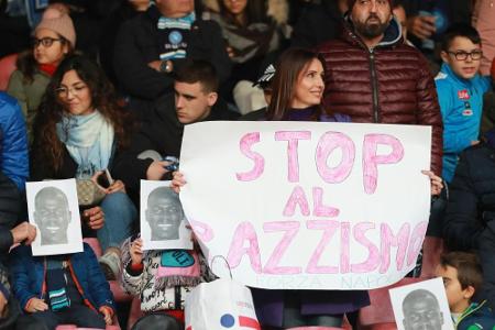 Serie A wegen Anti-Rassismus-Kampagne mit Affen-Bildern in der Kritik Serie A wegen Anti-Rassismus-Kampagne mit Affen-Bildern in der Kritik