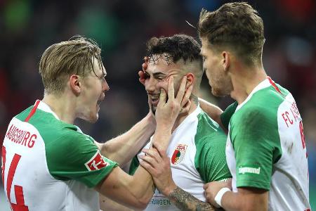 Total: 560.300 | Facebook: 250.400 | Twitter: 197.900 | Instagram: 112.000