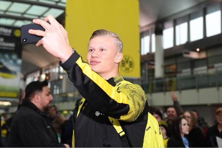 Borussia Dortmund ist ein echter Transfer-Coup gelungen: Der BVB reagiert auf die Lücke im Sturmzentrum und sichert sich die...