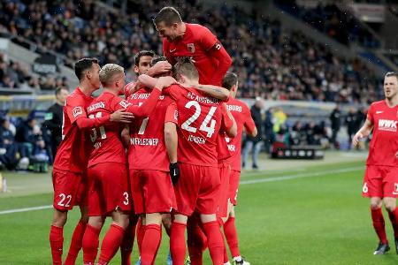 Den Abschied von Michael Gregoritsch (FC Schalke 04) hat der FC Augsburg durch die Verpflichtung von Eduard Löwen (Hertha BS...