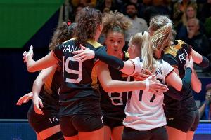 Volleyballerinnen holen Gruppensieg - Halbfinale gegen Niederlande oder Polen