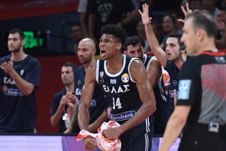 Arsenal, PSG und Zlatan: Basketball-Star Antetokounmpo auch Fußball-Fan Arsenal, PSG und Zlatan: Basketball-Star Antetokounmpo auch Fußball-Fan