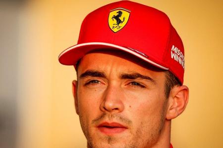 Leclerc springt mit Fallschirm und bekommt Rüffel von Ferrari Leclerc springt mit Fallschirm und bekommt Rüffel von Ferrari