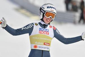 Skispringerin Seyfarth in Rasnov Vierte - Lundby siegt