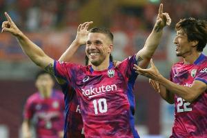 Tor und Vorlage: Podolski mit Kobe erneut erfolgreich