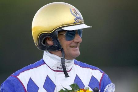 Trab-Goldhelm Wewering wird ein Siebziger Trab-Goldhelm Wewering wird ein Siebziger