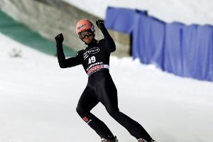 Skispringen: Geiger zur Halbzeit Zweiter hinter Kraft