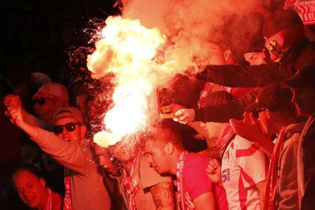 Hohe Geldbußen: Köln und Schalke müssen wieder für Fans bluten Hohe Geldbußen: Köln und Schalke müssen wieder für Fans bluten
