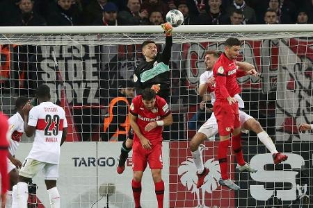 Leverkusen mit Mühe und VfB-Unterstützung im Viertelfinale