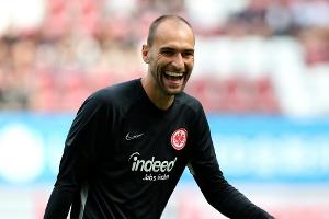 Sieg auf St. Pauli: Doppelpacker Dost führt Frankfurt ins Achtelfinale