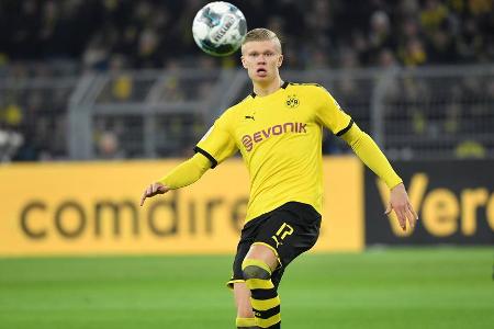 Ließ zu sich Beginn immer wieder fallen und spielte dann einige starke Kombinationen mit den Kollegen. Bot später häufig gut...
