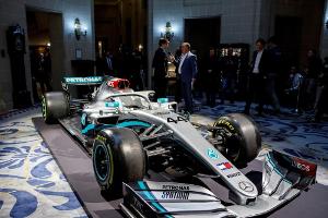 Mit dem W11 auf Schumachers Spuren: Mercedes präsentiert neuen Silberpfeil