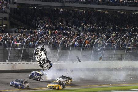Horror-Crash beim NASCAR-Rennen in Daytona Beach