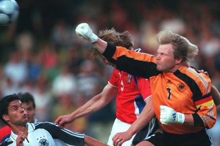 Immer kompromisslos, immer voller Einsatz, beinahe immer perfekt: Oliver Kahn ergatterte dreimal den Welttorhüter-Titel und ... Immer kompromisslos, immer voller Einsatz, beinahe immer perfekt: Oliver Kahn ergatterte dreimal den Welttorhüter-Titel und ...