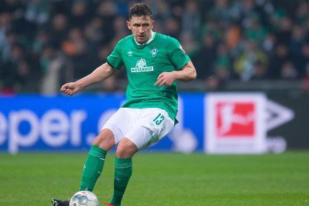 Hatte auf der rechten Innenverteidiger-Position wiederholt Probleme mit den direkten Gegenspielern. Bekam Sancho in vielen S...