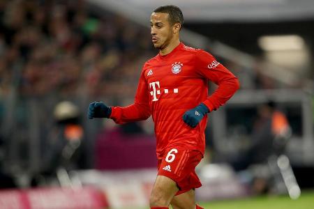 Während Thiago zuletzt Bestnote an Bestnote reihte und sich im Dress des FC Bayern nahezu unverzichtbar machte, fiel Laimer ...