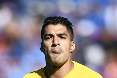 Barca-Star Suarez verteilt Hilfspakete in Uruguay