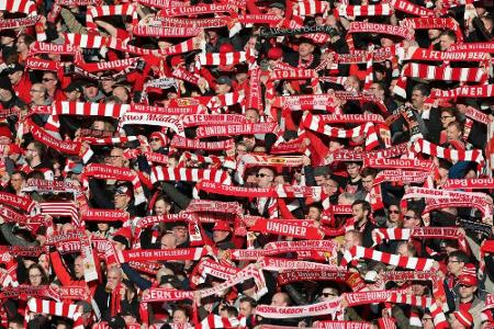 Anti-Hopp-Banner auch bei Union gegen Wolfsburg - Spiel unterbrochen Anti-Hopp-Banner auch bei Union gegen Wolfsburg - Spiel unterbrochen
