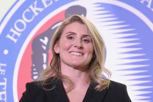 IOC-Mitglied Wickenheiser kritisiert Bach-Kurs: "Unverantwortlich"