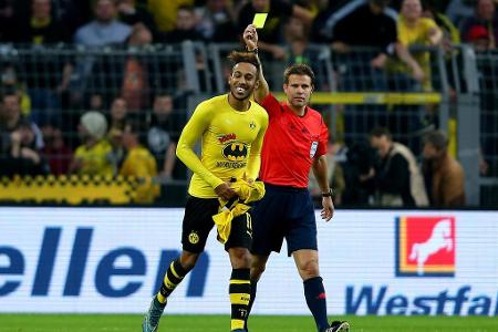 In der nächsten Saison jubelt Aubameyang zwar nicht kostümiert, erinnert aber nach einem Treffer beim 3:2-Sieg des BVB mit e...