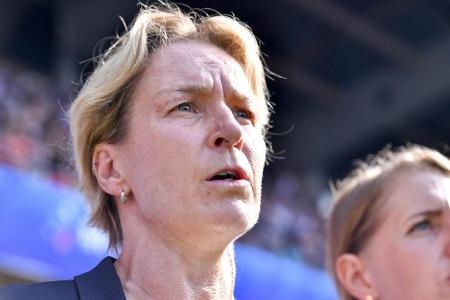 Drohne verzögert Abreise der DFB-Frauen zum Algarve Cup Drohne verzögert Abreise der DFB-Frauen zum Algarve Cup