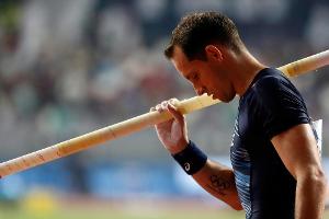 Stabhochsprung im eigenen Garten: Lavillenie überspringt 5,61 m