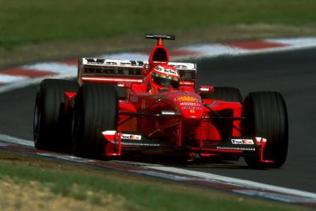 Trotz des schweren Unfalls und des folgenden Ausfalls von Michael Schumacher findet Ferrari mit dem F399 in die Erfolgsspur ...