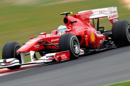 Der Ferrari F10 wird für den Traditionsrennstall nicht unbedingt zu einer Enttäuschung, allerdings verpasst Fernando Alonso ...