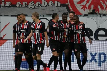 Eintracht-Profis in Kleingruppen zurück auf dem Platz