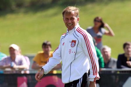 Bis zum Saisonende übernimmt van Gaals Landsmann und früherer Co-Trainer Andries Jonker die Geschicke beim Rekordmeister. Vi...