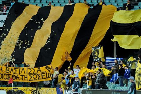 AEK-Fan bricht Ausgangsregeln - Klub spendiert Dauerkarte