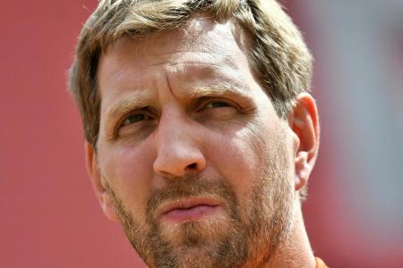 Nowitzki trifft beim virtuellen Kartenspiel auf alte Weggefährten Nowitzki trifft beim virtuellen Kartenspiel auf alte Weggefährten