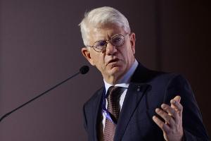 DEB-Präsident Reindl: "Die Kirche ein bisschen im Dorf lassen"