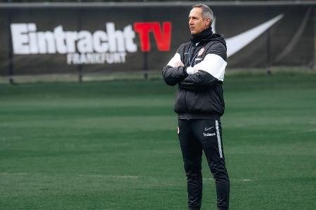 Auch die Zukunft des Trainers ist noch ungewiss. Wilde Gerüchte brachten den Österreicher mit dem BVB in Verbindung. Dass Hü...