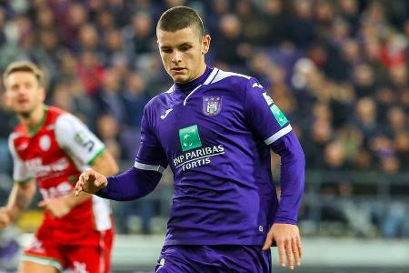 Der erhoffte Jovic-Erbe kam in Frankfurt nur schwer in die Gänge, spielt seit Januar in Belgien. Läuft die nächste Saison äh...