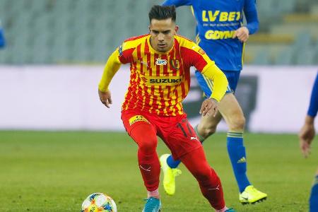 Junger Mittelfeldspieler aus Uruguay, überzeugt bei seiner Leihstation in Polen aber nur wenig. Für die Bundesliga reicht es...