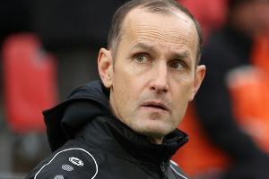 Herrlich sieht von Tribüne späte Augsburg-Niederlage